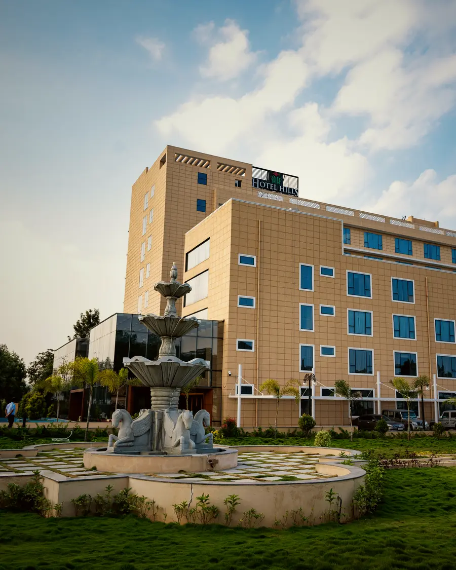 The fountain and lawn in front of Hotel Hills Hosur