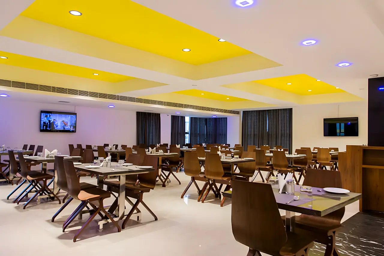 The restaurant at Hotel Hills Tirupattur